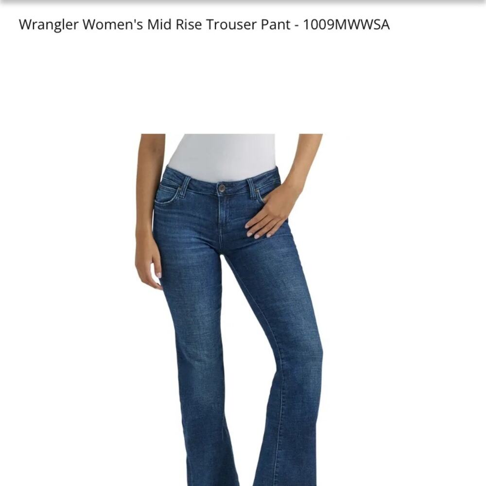 Wrangler Women's Sophia Mid-Rise Flare Leg Blue Jeans. Size 11 Regular Fit